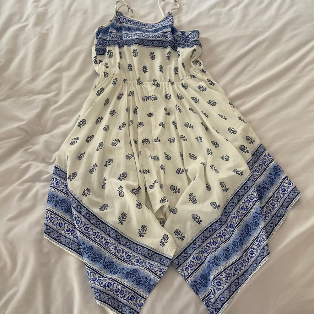 Place arrow shaped dress